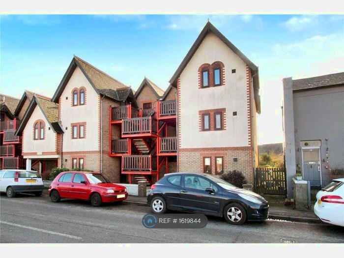 1 Bedroom Flat To Rent In Alpha Court, Littlehampton, BN17
