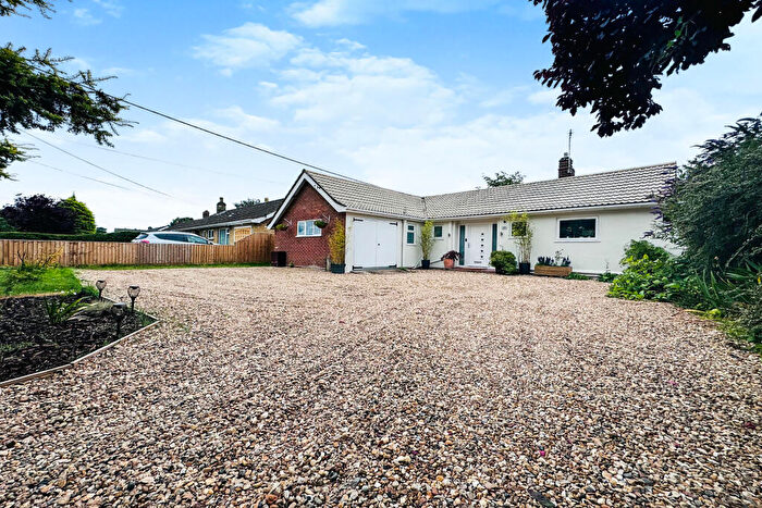 4 Bedroom Detached Bungalow For Sale In The Close, Roydon, Diss, IP22