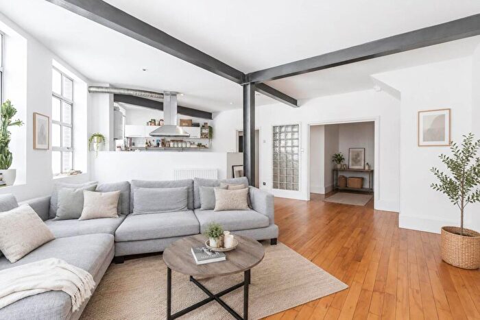 2 Bedroom Flat To Rent In Dingley Place, Clerkenwell, EC1V