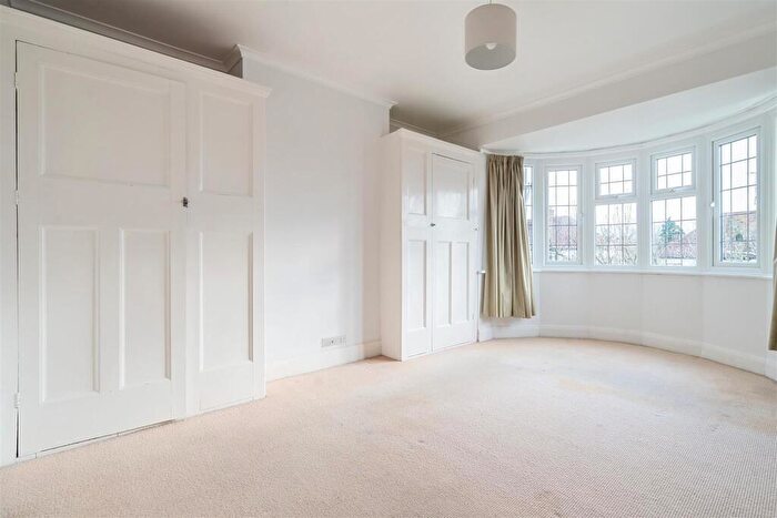 3 Bedroom Semi-Detached House For Sale In Woodbury Avenue, Petersfield, GU32