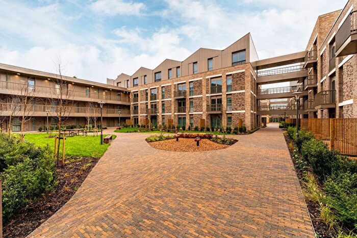1 Bedroom Flat To Rent In The Oakgate, Leatherhead, KT22