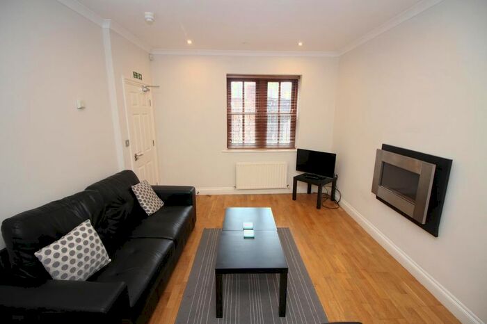 5 Bedroom Terraced House To Rent In Swinburn Place, Newcastle Upon Tyne, Tyne And Wear, NE4