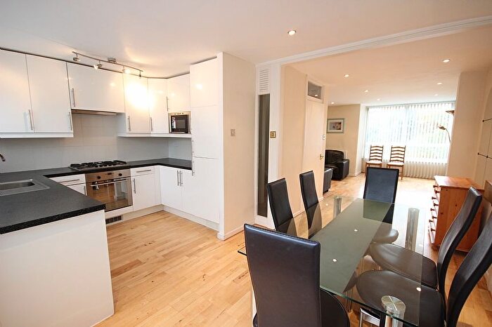 4 Bedroom Town House To Rent In Deena Close, Queens Drive, London, W3