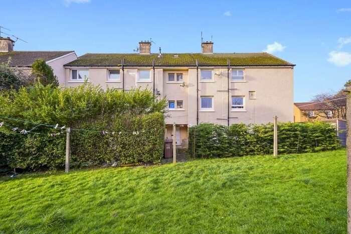2 Bedroom Flat To Rent In Firrhill Drive, Edinburgh, EH13
