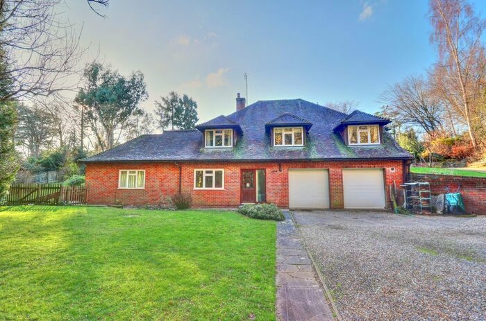 1 Bedroom Garage / Parking To Rent In The Annexe, Woodside, Coleheath Bottom, Speen, HP27