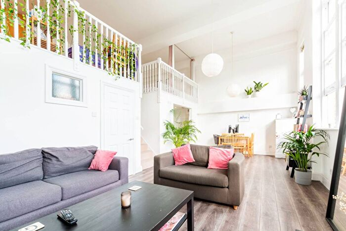 1 Bedroom Flat To Rent In Este Road, Clapham Junction, SW11