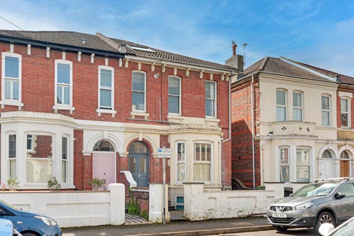 2 Bedroom Apartment For Sale In St Ursula Grove, Southsea, PO5