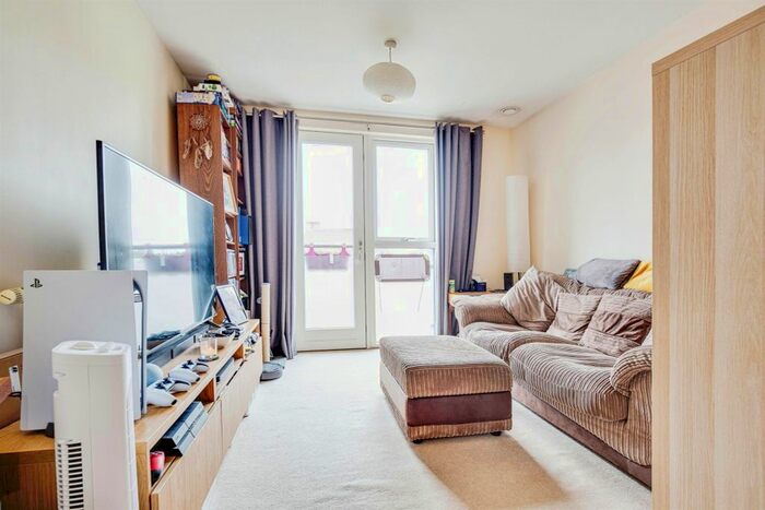 1 Bedroom Flat For Sale In Headstone Drive, Harrow, HA1
