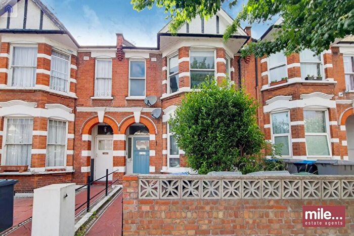 3 Bedroom Apartment To Rent In Ridley Road, Willesden Junction, NW10