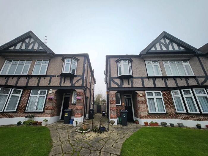 2 Bedroom Flat To Rent In Hedgeley, Woodford Avenue, Ilford, Essex, IG4