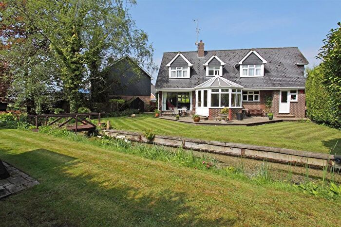 3 Bedroom Detached House For Sale In Trafalgar Way, Stockbridge, SO20