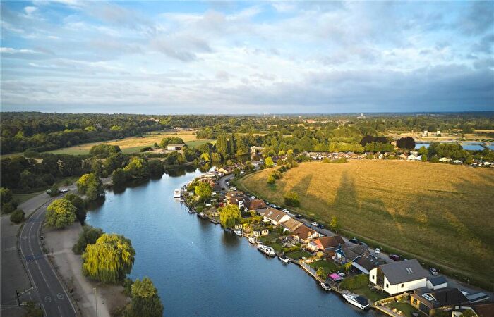 1 Bedroom Flat For Sale In Jubilee Gardens, Oatlands Drive, Weybridge, KT13
