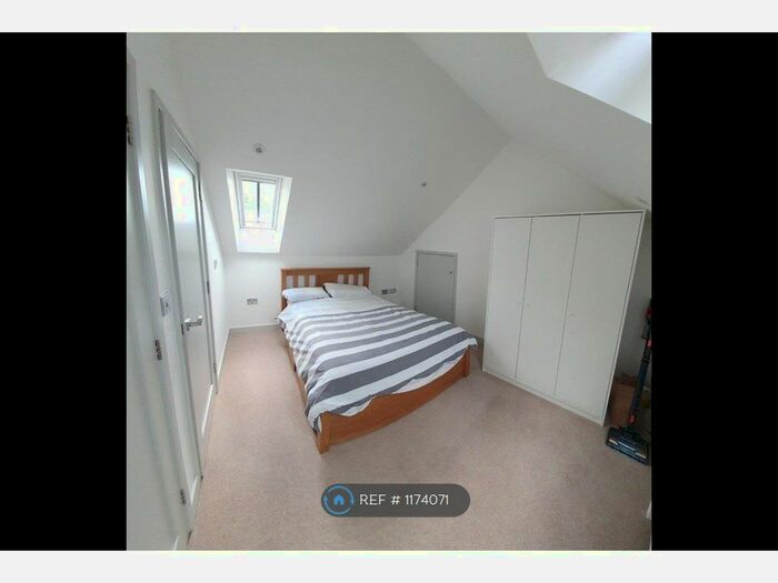 2 Bedroom Flat To Rent In Portersbridge Street, Romsey, SO51