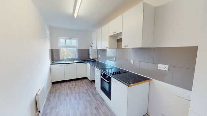 3 Bedroom Flat To Rent In Leithcote Path, London, SW16
