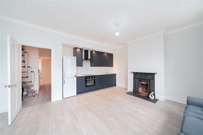 3 Bedroom Apartment To Rent In Larch Road, London, NW2