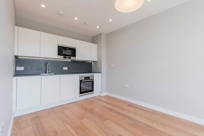 1 Bedroom Flat To Rent In Avonmore Road, London, W14