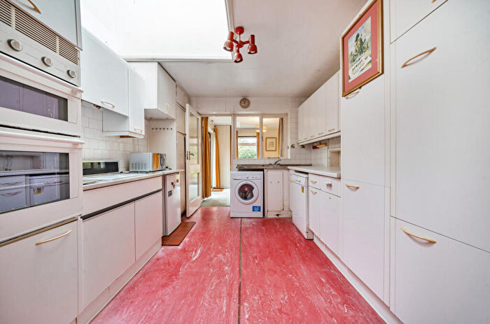 2 Bedroom Bungalow For Sale In Foyle Park, Basingstoke, Hampshire, RG21