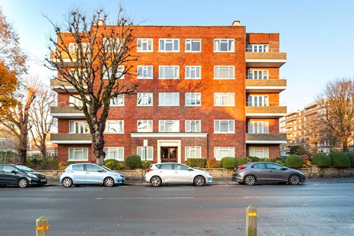 3 Bedroom Flat For Sale In Eaton Gardens, Hove, BN3