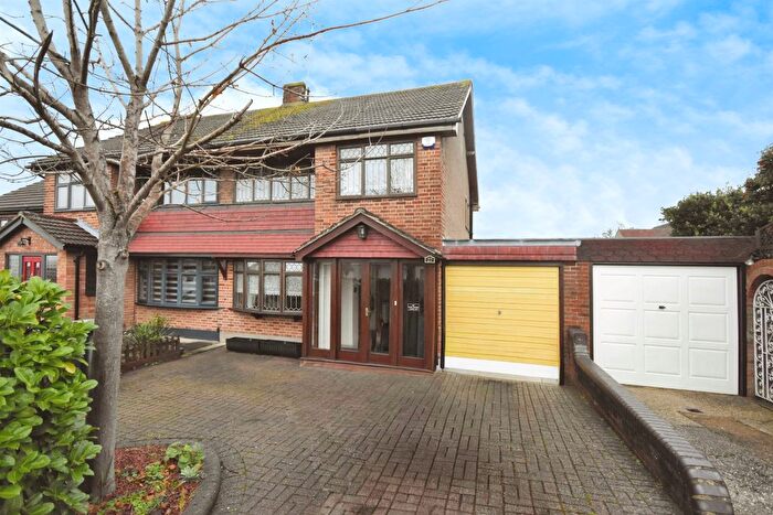 4 Bedroom Semi Detached House For Sale In Eastview Drive, Rayleigh, SS6