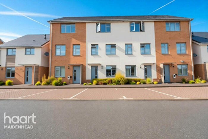 3 Bedroom Town House For Sale In Quintin Close, Maidenhead, SL6