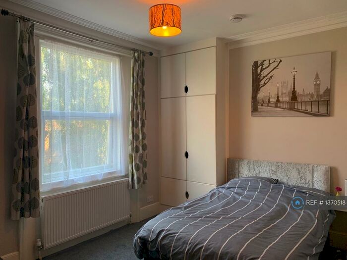 Studio To Rent In Green Lanes, London, N4