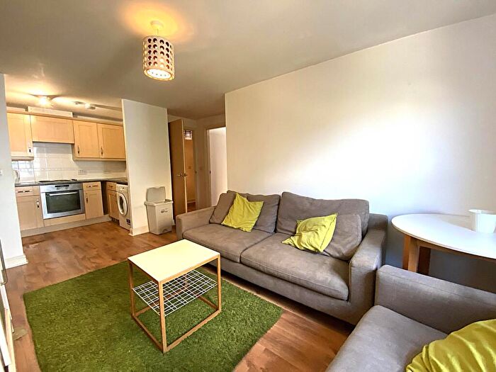 3 Bedroom Apartment To Rent In St Andrew`s Close, Canterbury, CT1