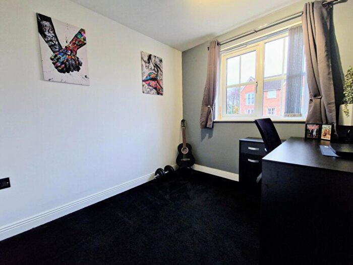 2 Bedroom Flat For Sale In Laxton Grove, Solihull, West Midlands, B91