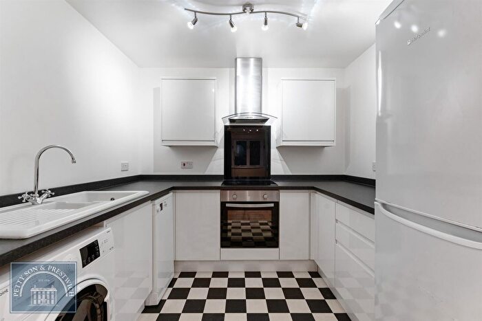 2 Bedroom Flat To Rent In Victory Road, London, E11