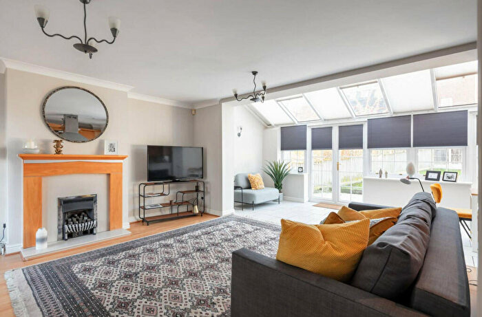 3 Bedroom Apartment To Rent In Burnell Gate Beaulieu Park, CM1