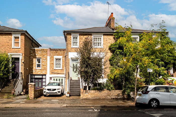 4 Bedroom House For Sale In Downham Road, London, N1