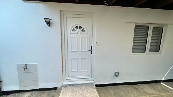 Studio To Rent In West View, Feltham, TW14