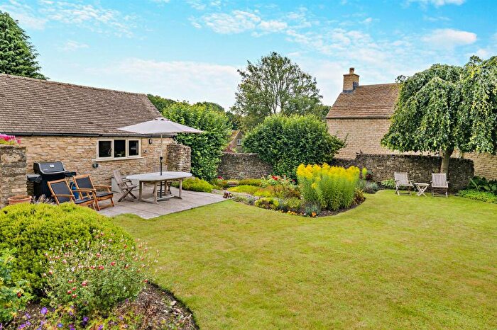 2 Bedroom Barn Conversion To Rent In Long Barn, GL7