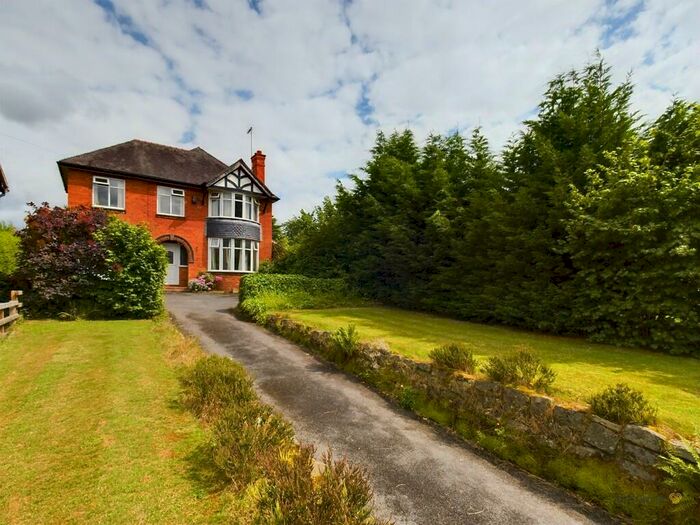 4 Bedroom Detached House For Sale In Highwood Road, Uttoxeter, ST14