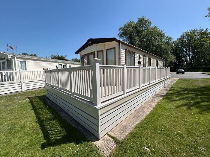 3 Bedroom Park Home For Sale In Broadway Lane, South Cerney, Cirencester, GL7