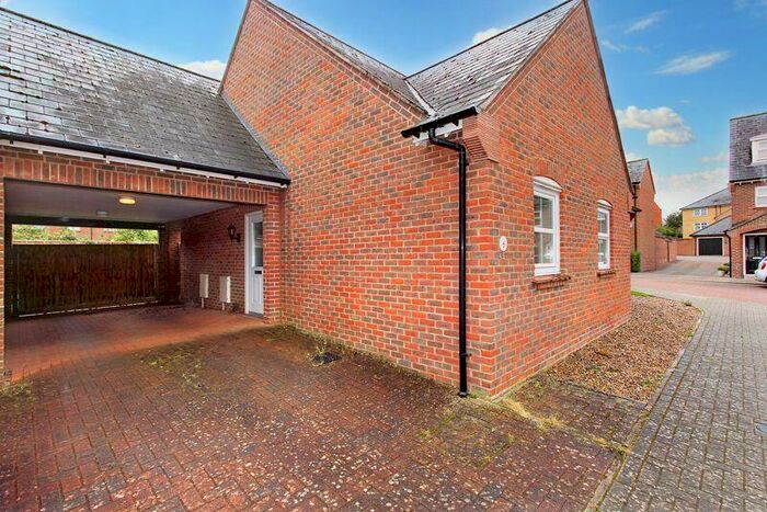 2 Bedroom Detached Bungalow To Rent In Monxton Place, Sherfield-On-Loddon, RG27