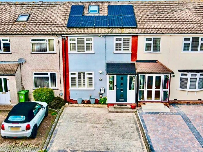 5 Bedroom Terraced House For Sale In Limerick Gardens, Upminster, RM14