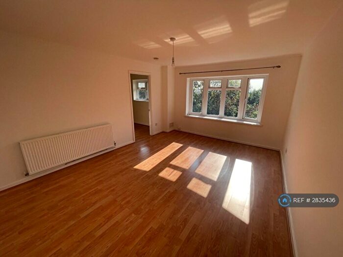 2 Bedroom Flat To Rent In Elwes Lodge, Carlton, Nottingham, NG4