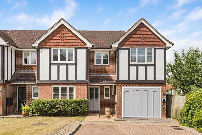 5 Bedroom Semi-Detached House For Sale In Carpenters Close, Barnet, EN5