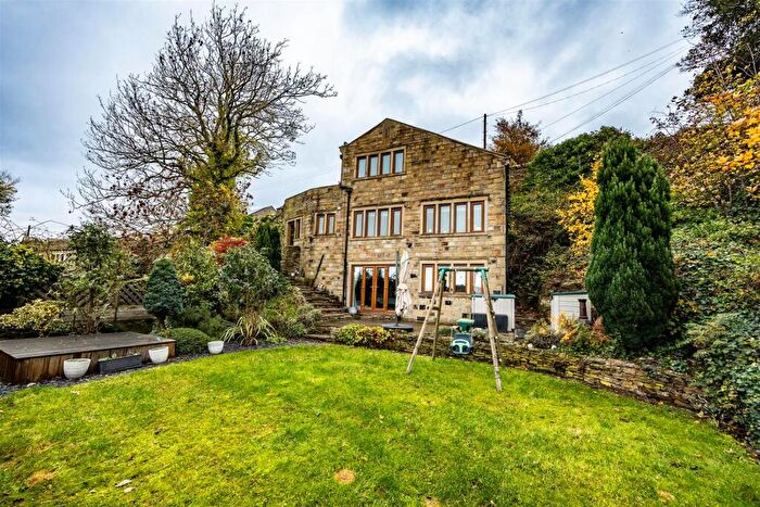 5 Bedroom Detached House For Sale In Garner Lane, Kirkburton, Huddersfield, HD8