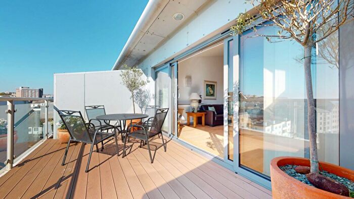 2 Bedroom Apartment For Sale In North Quay, Discovery Wharf, PL4