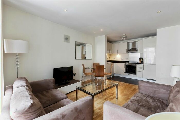 2 Bedroom Flat To Rent In Great Suffolk Street, Borough, London, SE1