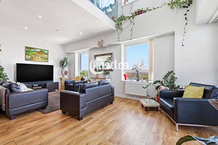4 Bedroom Penthouse For Sale In Cannon Road, London, N17