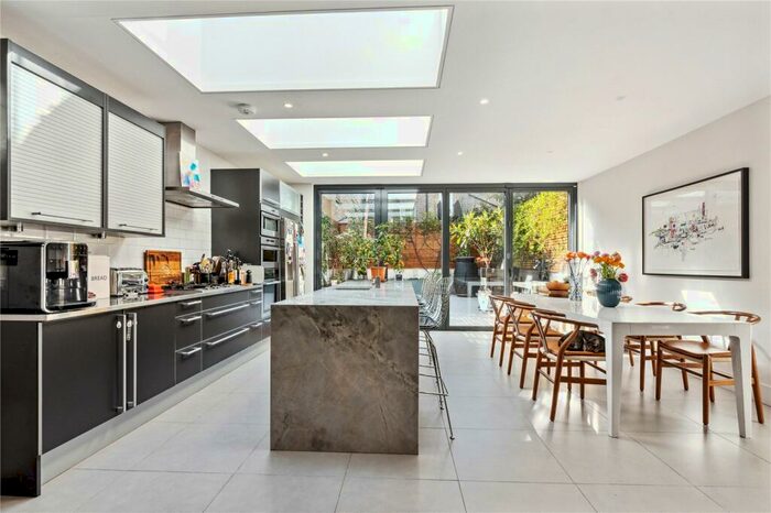 5 Bedroom House To Rent In Northchurch Road, Canonbury, N1