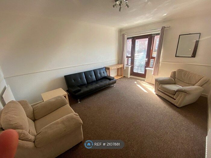 4 Bedroom Terraced House To Rent In Abercromby Street, Glasgow, G40