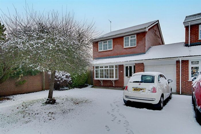 3 Bedroom Link Detached House For Sale In Selkirk Drive, Holmes Chapel, CW4
