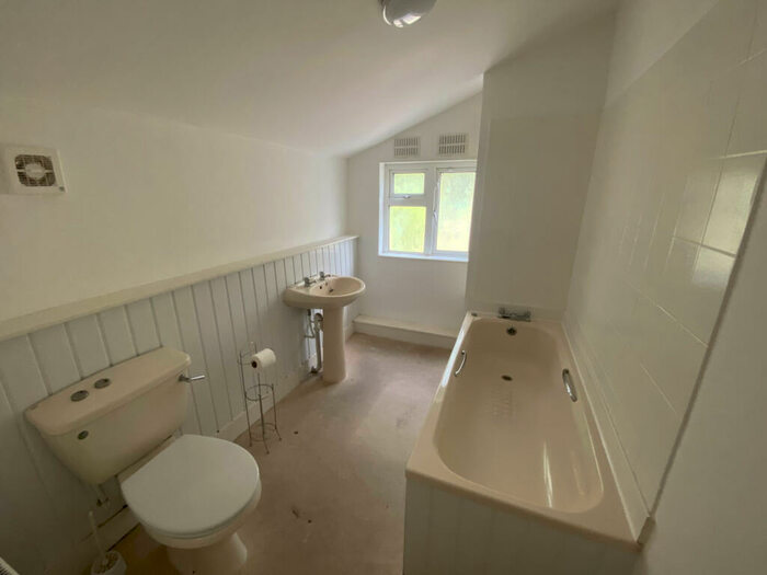 2 Bedroom Terraced House To Rent In Castle Road, Chatham, ME4