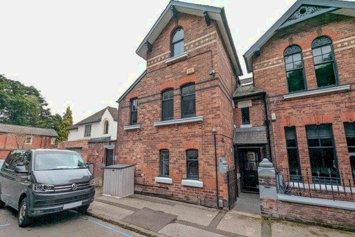 3 Bedroom Flat To Rent In Park Ravine, Nottingham, NG7