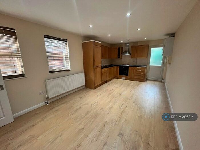 2 Bedroom Semi-Detached House To Rent In Deptford Broadway, London, SE8