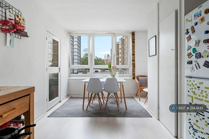 3 Bedroom Flat To Rent In Paterson Court, London, EC1V