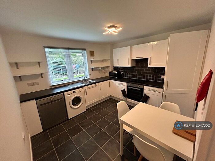 3 Bedroom Flat To Rent In Easter Dalry Wynd, Edinburgh, EH11